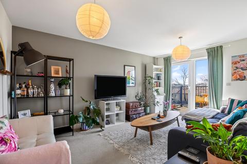 2 bedroom flat for sale, 1 Limerick Close, London, SW12