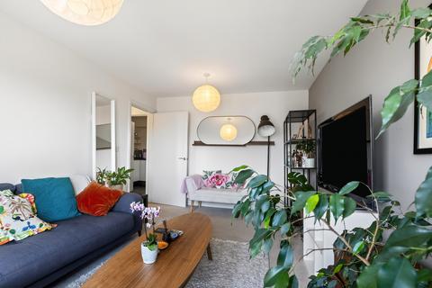 2 bedroom flat for sale, 1 Limerick Close, London, SW12