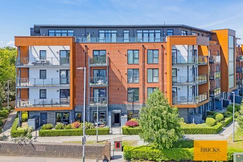 2 bedroom apartment for sale, Gubbins Lane, Romford RM3