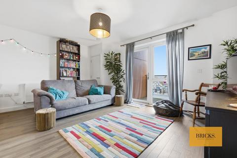 2 bedroom apartment for sale, Gubbins Lane, Romford RM3