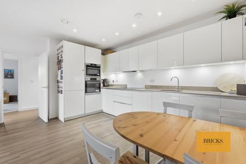 2 bedroom apartment for sale, Gubbins Lane, Romford RM3