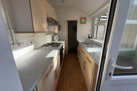 4 bedroom end of terrace house to rent, Nottingham NG7