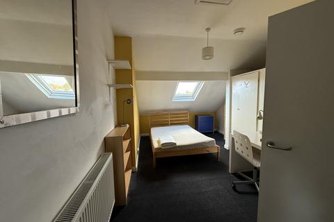 4 bedroom end of terrace house to rent, Nottingham NG7