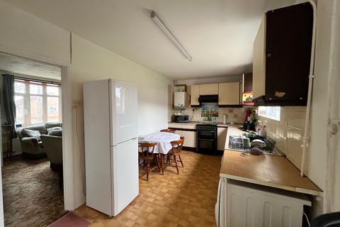 2 bedroom end of terrace house for sale, North Hill Drive, Romford