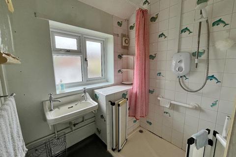2 bedroom end of terrace house for sale, North Hill Drive, Romford