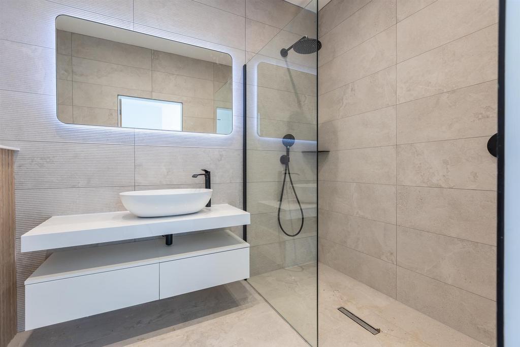 Principal Bedroom Suite