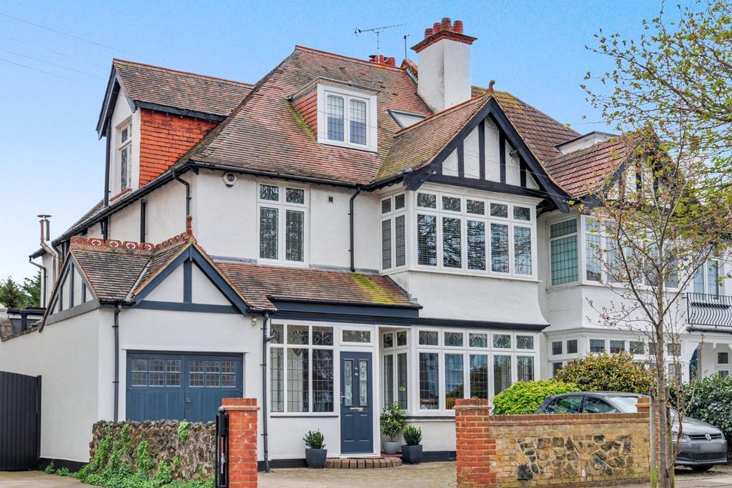 Tyrone Road, Thorpe Bay SS1 5 bed semi-detached house for sale - £950,000