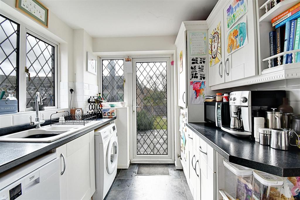 Kitchen 2.jpg