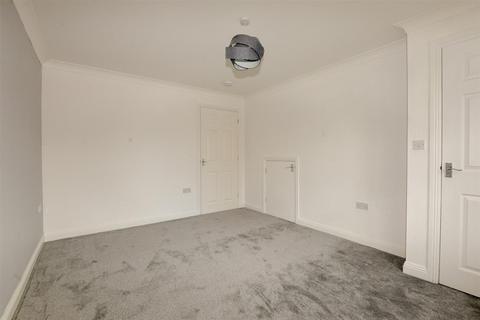 2 bedroom terraced house to rent, Moravia Close, Bridgwater TA6