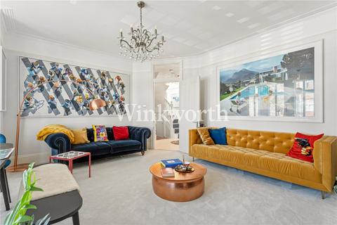 3 bedroom apartment for sale, The Mall, London, N14