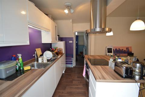 undefined, East Grove, Manchester M13
