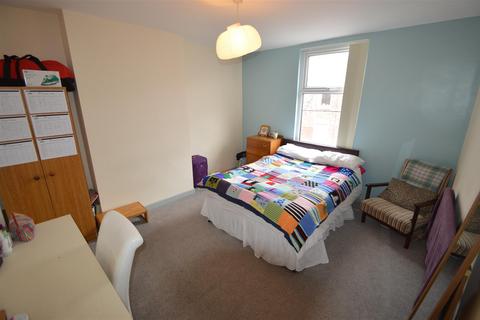 undefined, East Grove, Manchester M13