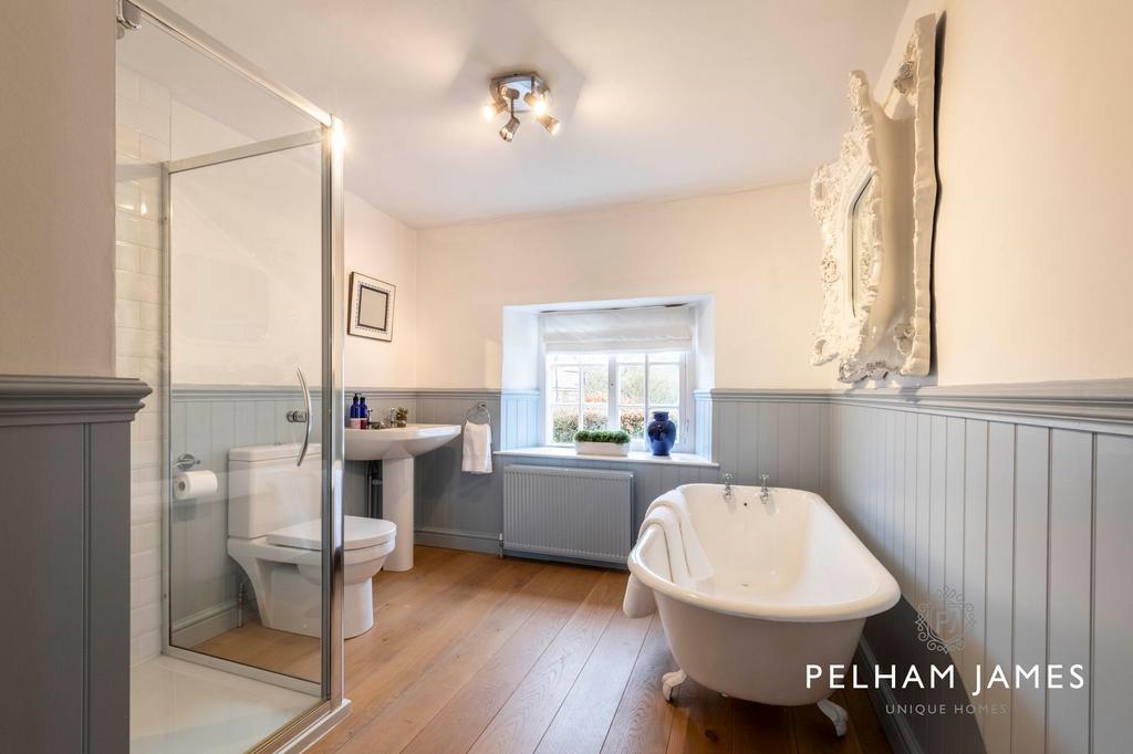 Family Bathroom, The Manor House, Illston