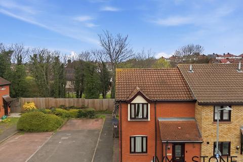 2 bedroom end of terrace house for sale, Vienna Close, Ilford, IG5