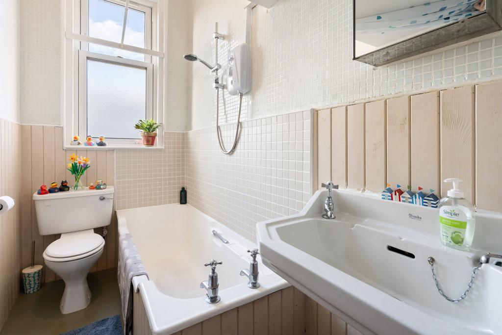 Bathroom of 18 (Flat 9) Montpelier Terrace