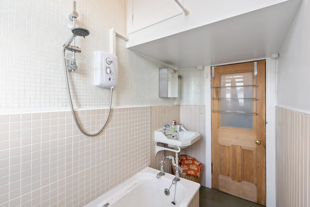 Bathroom of 18 (Flat 9) Montpelier Terrace