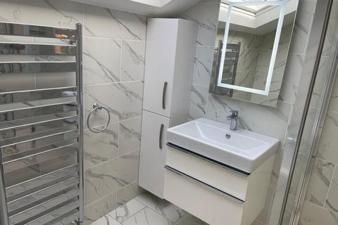 2 bedroom apartment to rent, Raleigh Gardens, London, SW2