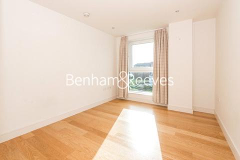 3 bedroom apartment to rent, Lensbury Avenue, London, SW6