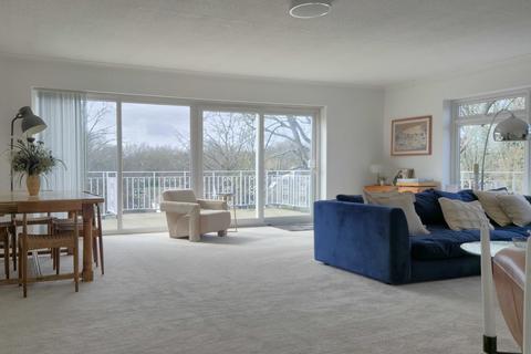 3 bedroom flat for sale, Private Road, Enfield