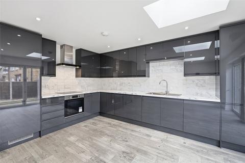 3 bedroom detached house to rent, Highcombe, London, SE7