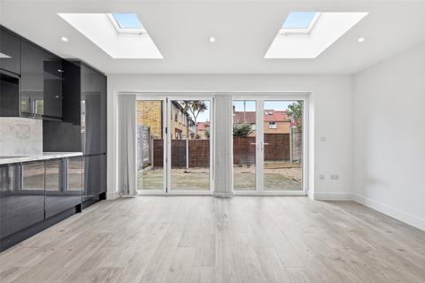 3 bedroom detached house to rent, Highcombe, London, SE7