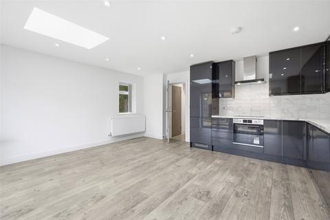 3 bedroom detached house to rent, Highcombe, London, SE7