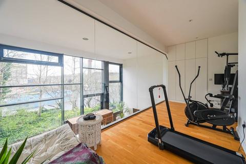 2 bedroom maisonette for sale, 4 Roach Road, London E3