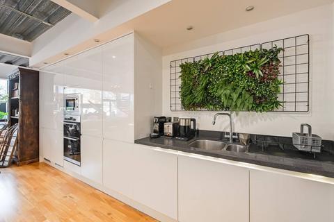 2 bedroom maisonette for sale, 4 Roach Road, London E3