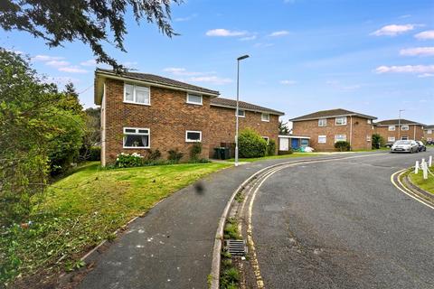 2 bedroom flat for sale, Rushlake Crescent, Eastbourne