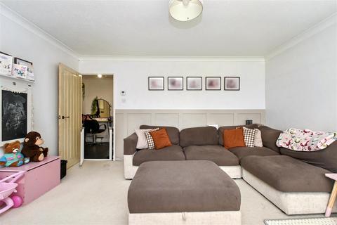 2 bedroom flat for sale, Rushlake Crescent, Eastbourne