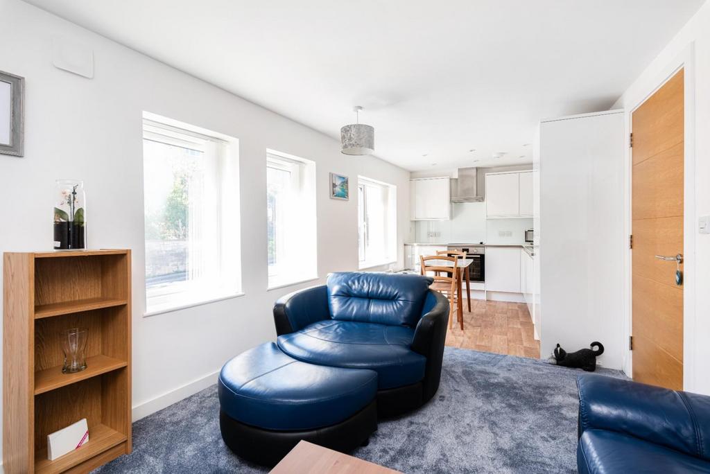 Flat 11, Oliver Court, Crown Road, Bath, BA1 4 BQ-6