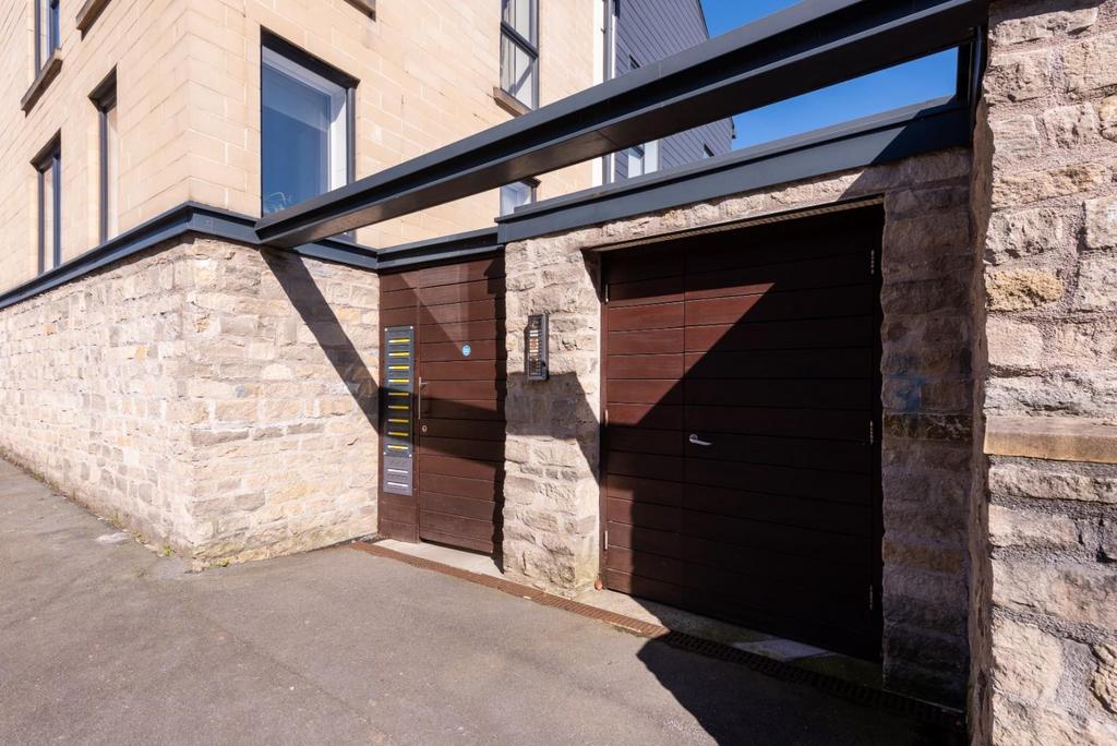 Flat 11, Oliver Court, Crown Road, Bath, BA1 4 BQ-3
