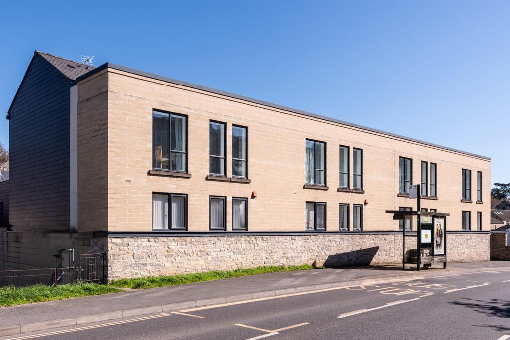 Flat 11, Oliver Court, Crown Road, Bath, BA1 4 BQ-1