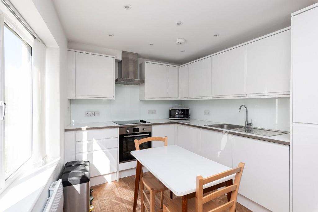 Flat 11, Oliver Court, Crown Road, Bath, BA1 4 BQ-9