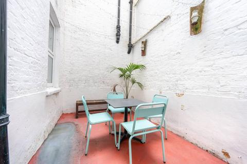 2 bedroom flat for sale, Gloucester Terrace, Lancaster Gate, London, W2