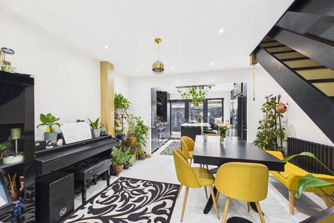 3 bedroom semi-detached house for sale, Iron Mill Lane, Dartford DA1