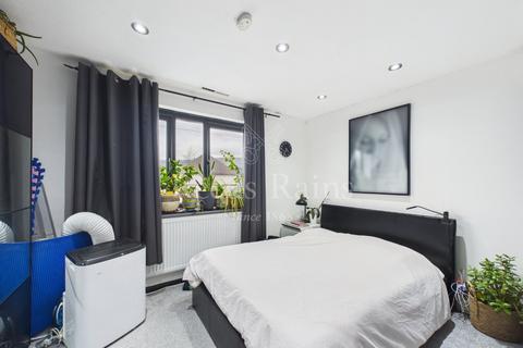3 bedroom semi-detached house for sale, Iron Mill Lane, Dartford DA1