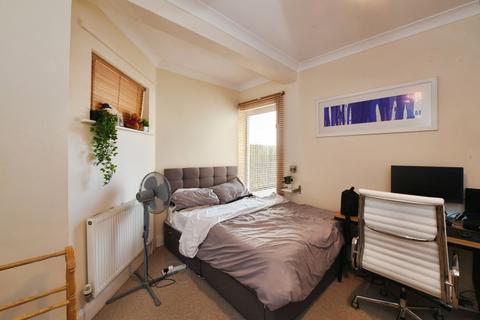 2 bedroom flat for sale, Watergate Road, Porth, Newquay, Cornwall, TR7