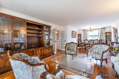 3 bedroom flat to rent, Addison Road London W14