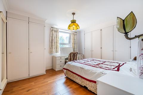 3 bedroom flat to rent, Addison Road London W14