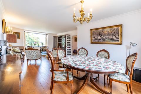 3 bedroom flat to rent, Addison Road London W14