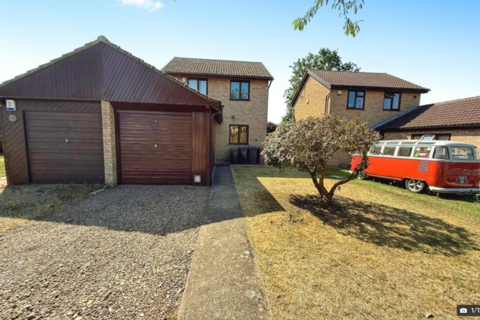 3 bedroom semi-detached house to rent, Maple Close, Lincoln LN5