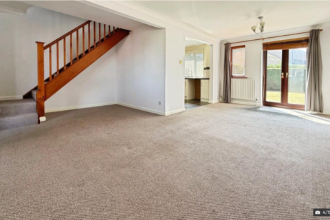 3 bedroom semi-detached house to rent, Maple Close, Lincoln LN5