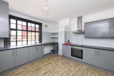 3 bedroom flat to rent, High Road, Loughton, Essex, IG10