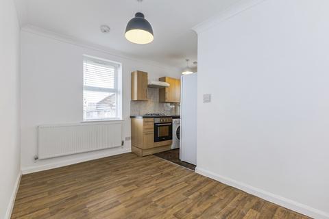 2 bedroom flat to rent, Gander Green Lane, Sutton, SM1