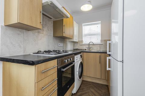 2 bedroom flat to rent, Gander Green Lane, Sutton, SM1