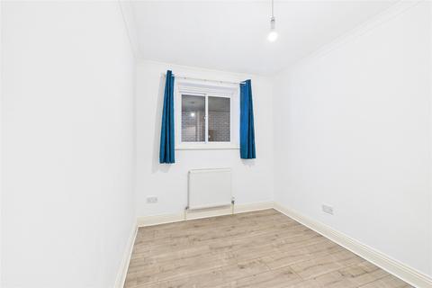 2 bedroom maisonette to rent, Feltham Hill Road, Ashford, Surrey, TW15