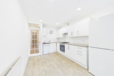 2 bedroom maisonette to rent, Feltham Hill Road, Ashford, Surrey, TW15