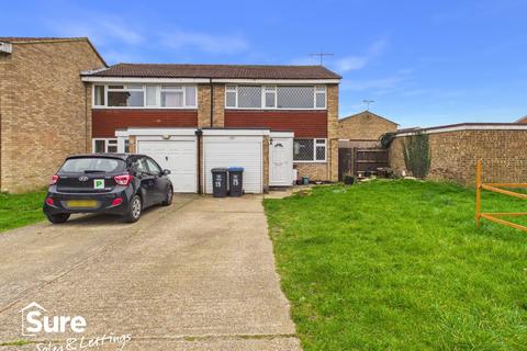 3 bedroom semi-detached house to rent, Dickens Court, Hemel Hempstead, Hertfordshire, HP2 7NN