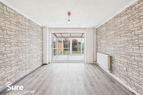 3 bedroom semi-detached house to rent, Dickens Court, Hemel Hempstead, Hertfordshire, HP2 7NN